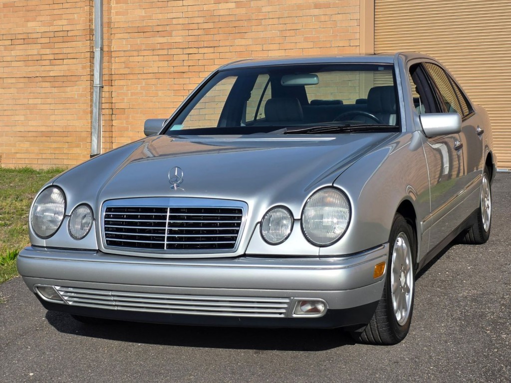 1998 Mercedes-Benz E-Class Image 2