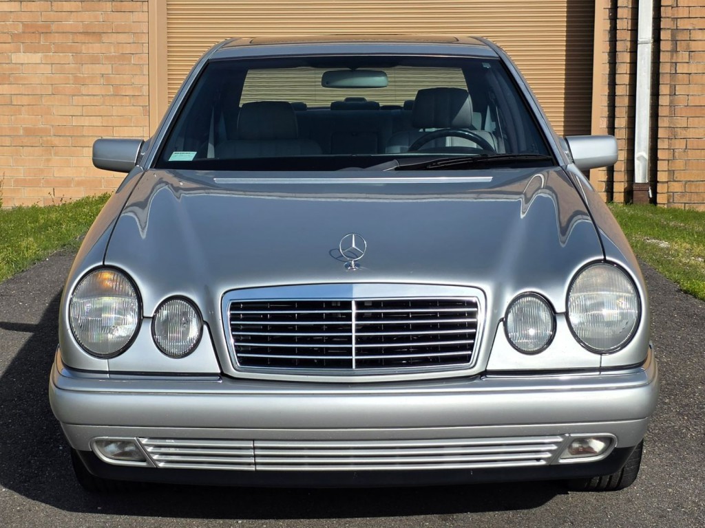 1998 Mercedes-Benz E-Class Image 3