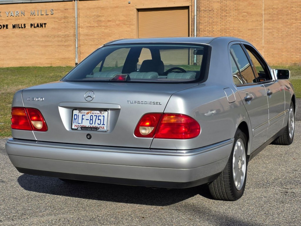 1998 Mercedes-Benz E-Class Image 8