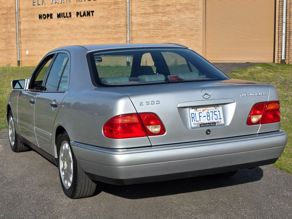 1998 Mercedes-Benz E-Class Image 10