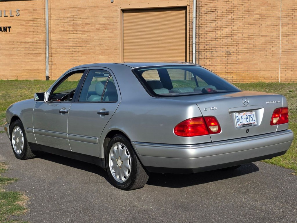 1998 Mercedes-Benz E-Class Image 11