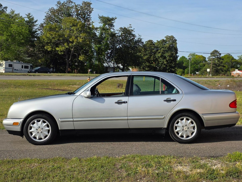 1998 Mercedes-Benz E-Class Image 12