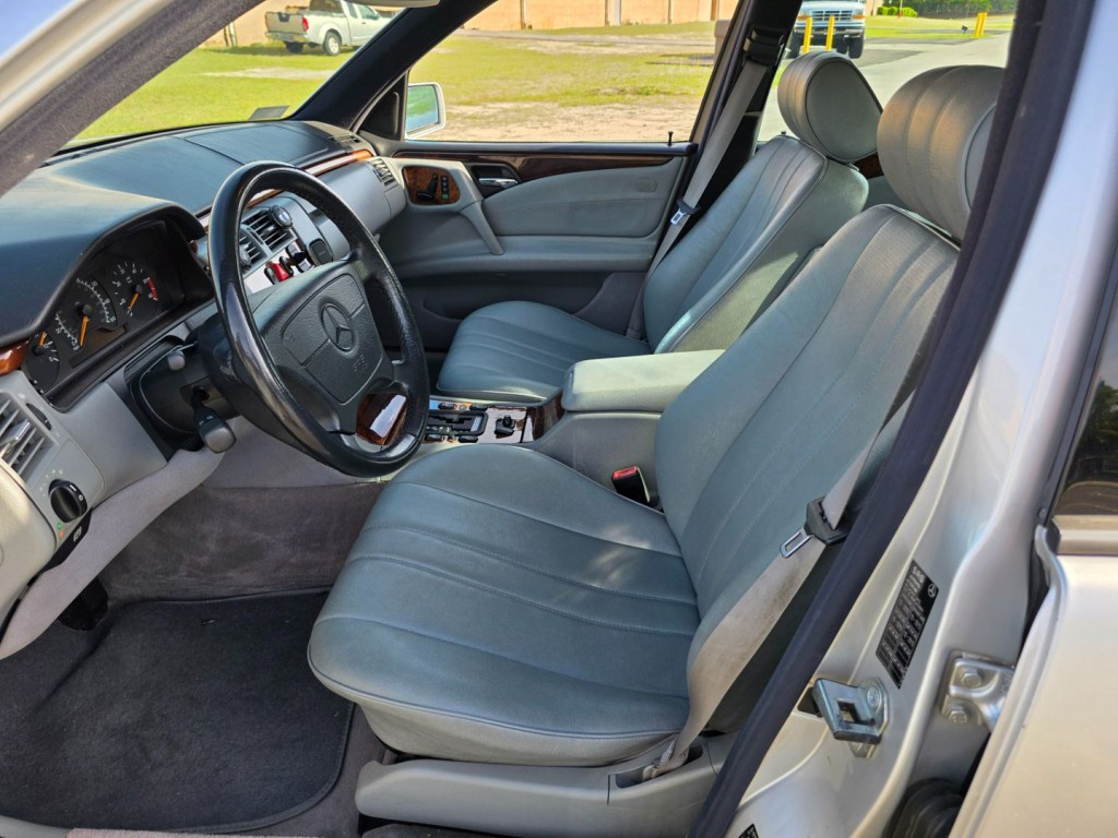 1998 Mercedes-Benz E-Class Image 15