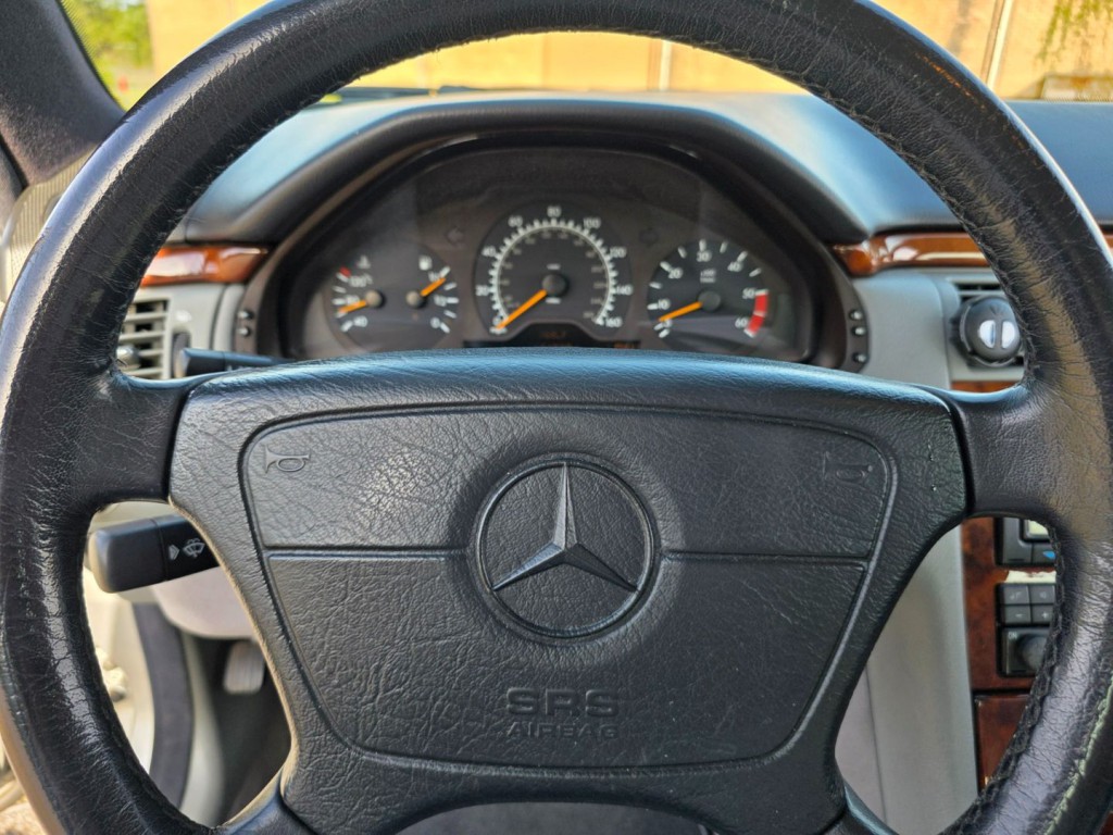 1998 Mercedes-Benz E-Class Image 18