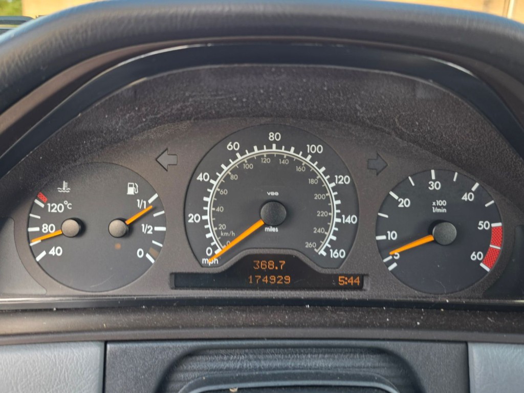 1998 Mercedes-Benz E-Class Image 19