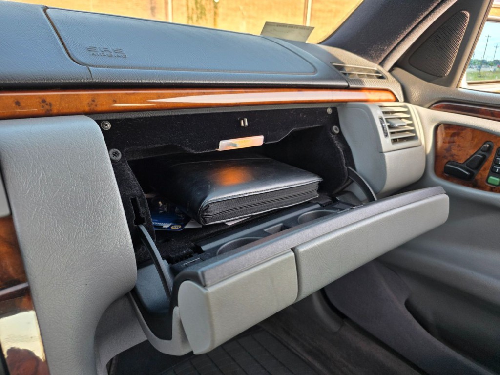 1998 Mercedes-Benz E-Class Image 22