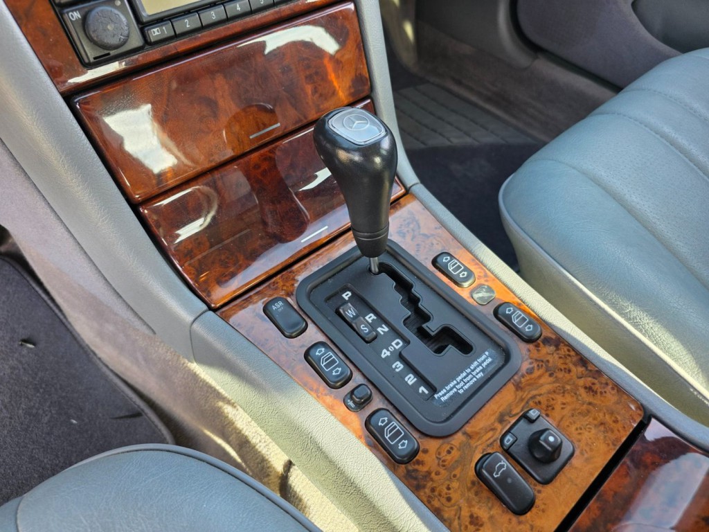 1998 Mercedes-Benz E-Class Image 23