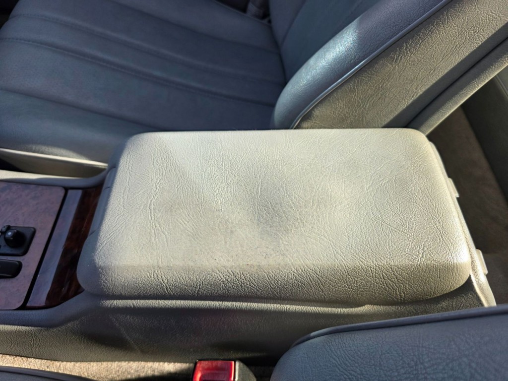 1998 Mercedes-Benz E-Class Image 24