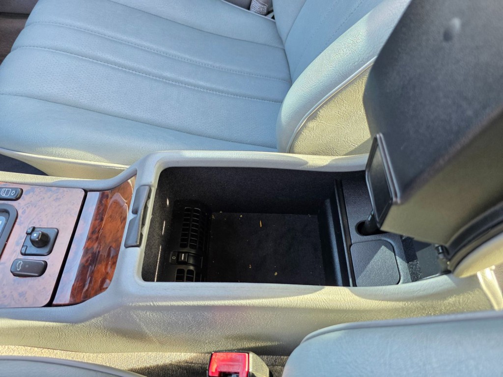 1998 Mercedes-Benz E-Class Image 25