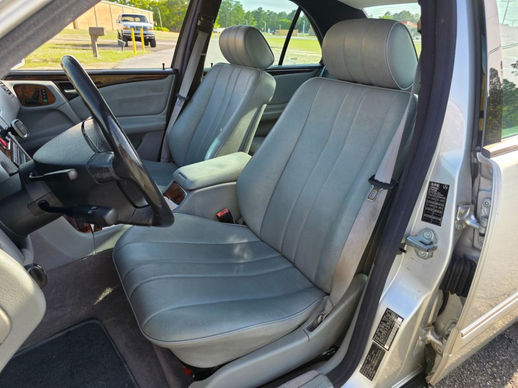 1998 Mercedes-Benz E-Class Image 26