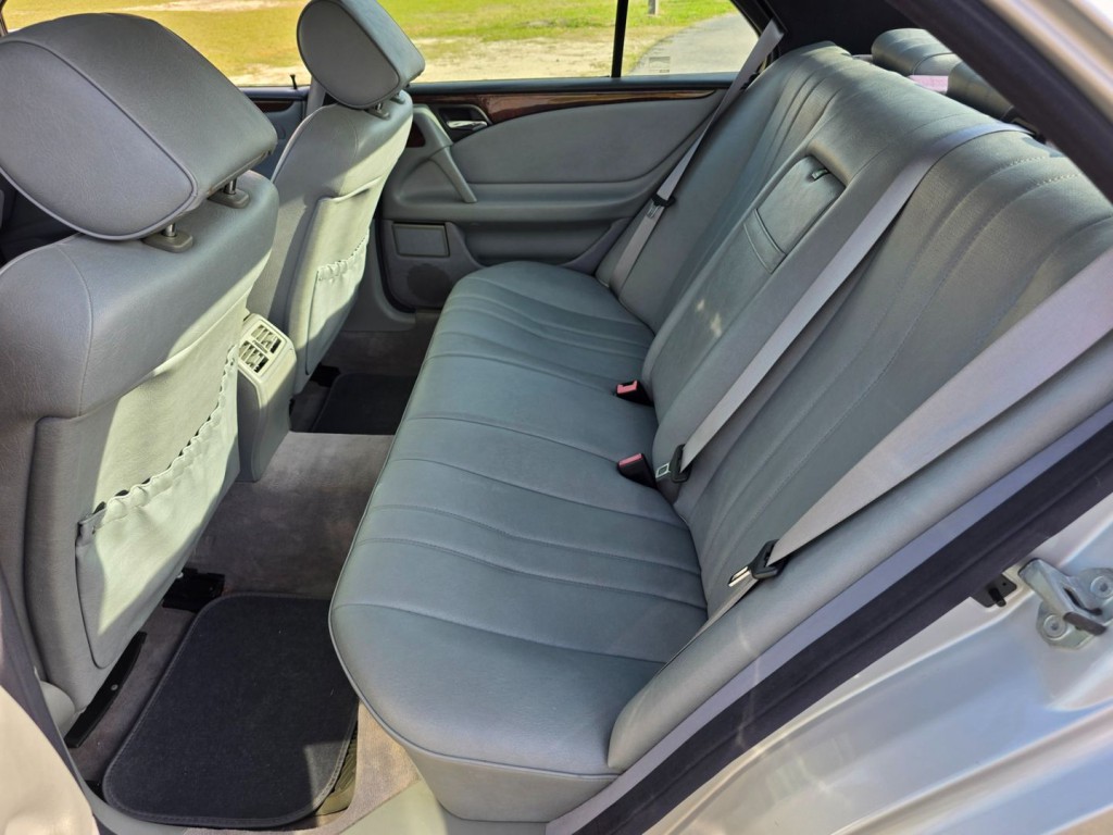 1998 Mercedes-Benz E-Class Image 27