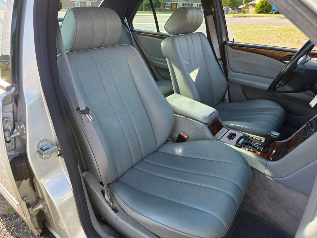 1998 Mercedes-Benz E-Class Image 29