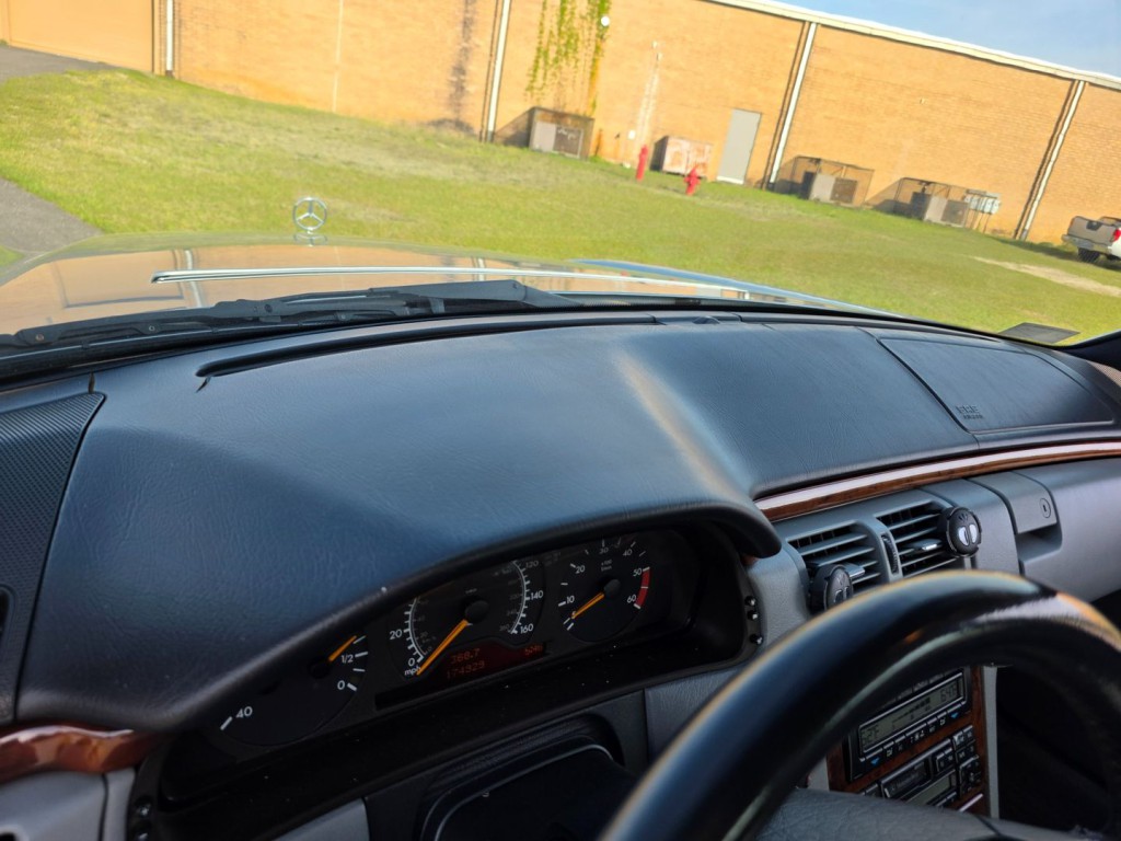 1998 Mercedes-Benz E-Class Image 34