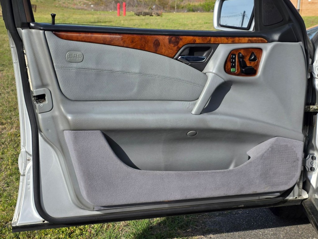 1998 Mercedes-Benz E-Class Image 37