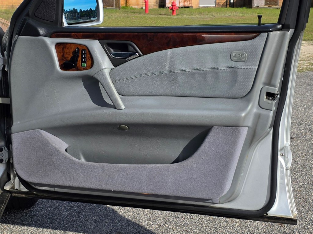 1998 Mercedes-Benz E-Class Image 38