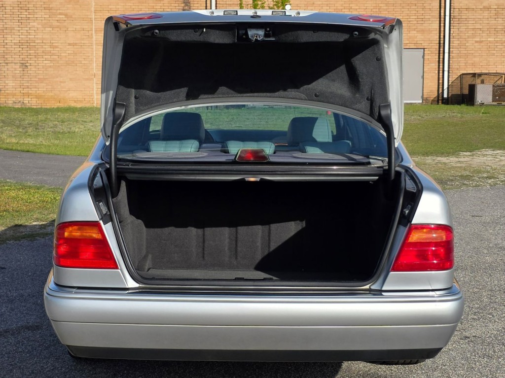 1998 Mercedes-Benz E-Class Image 47