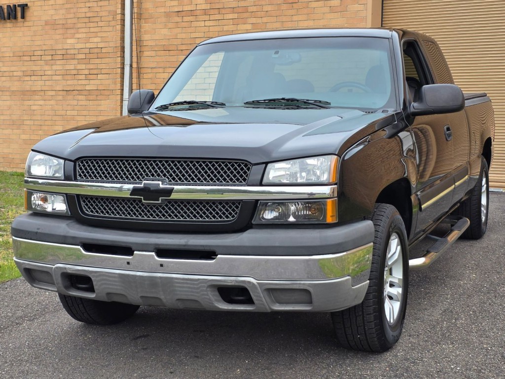 2004 Chevrolet Silverado 1500 Image 2