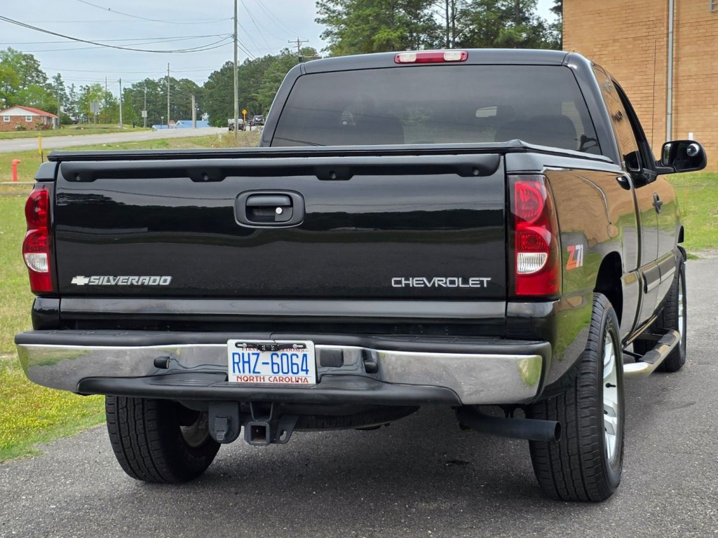2004 Chevrolet Silverado 1500 Image 8