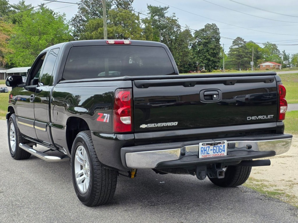 2004 Chevrolet Silverado 1500 Image 10