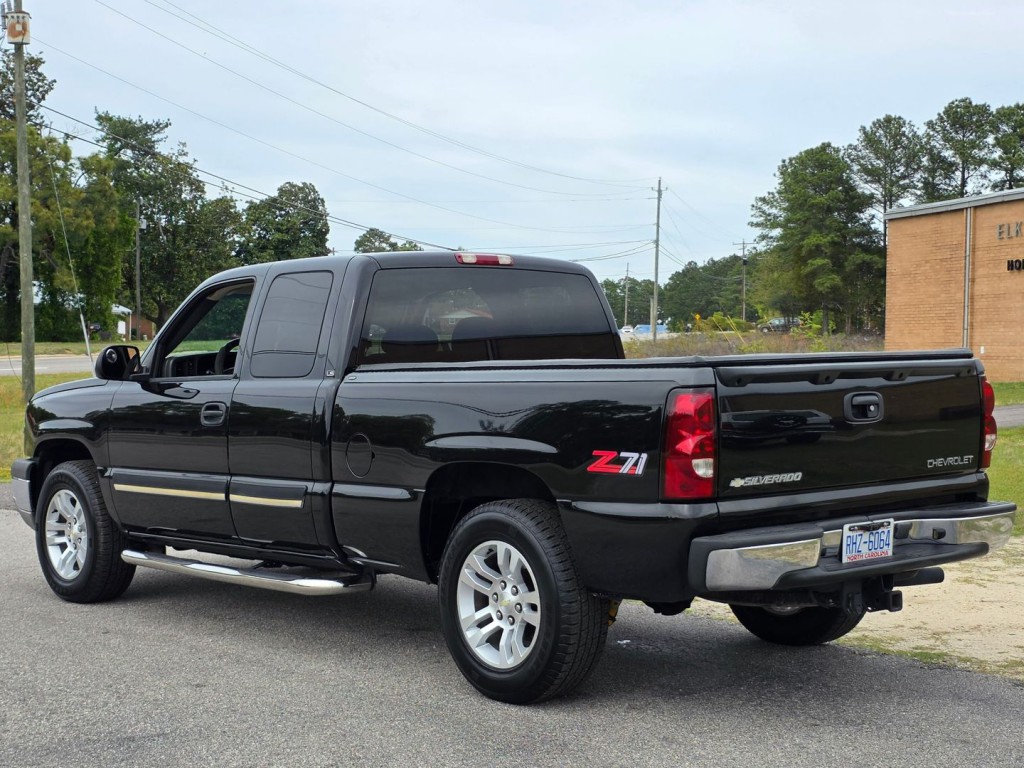 2004 Chevrolet Silverado 1500 Image 11
