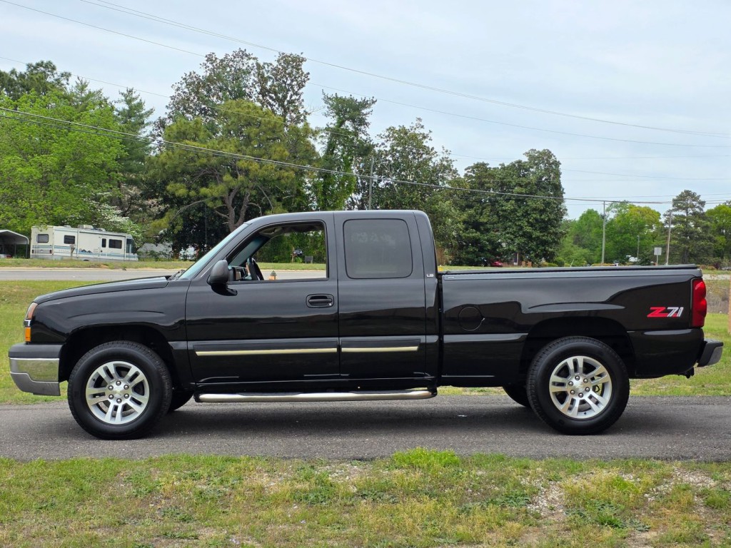 2004 Chevrolet Silverado 1500 Image 12