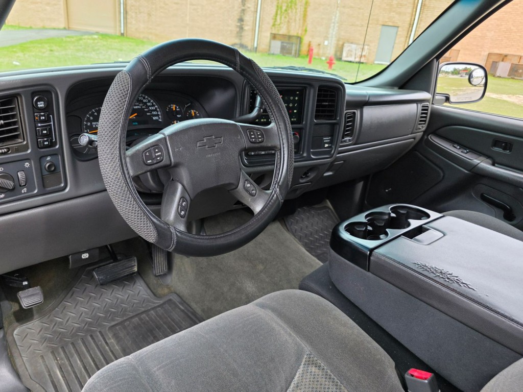 2004 Chevrolet Silverado 1500 Image 16