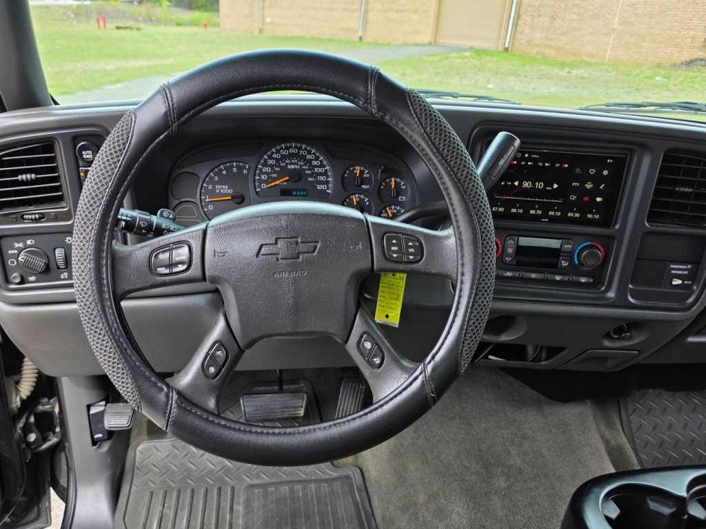 2004 Chevrolet Silverado 1500 Image 17
