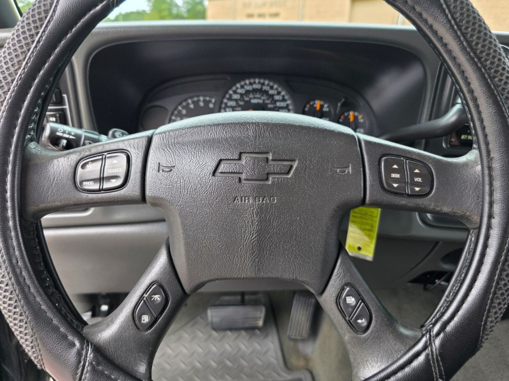 2004 Chevrolet Silverado 1500 Image 19