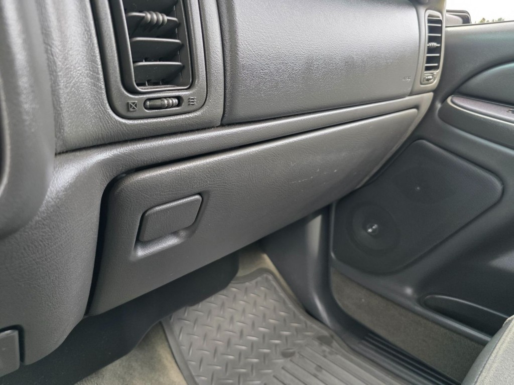 2004 Chevrolet Silverado 1500 Image 23