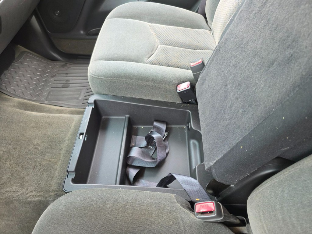 2004 Chevrolet Silverado 1500 Image 28