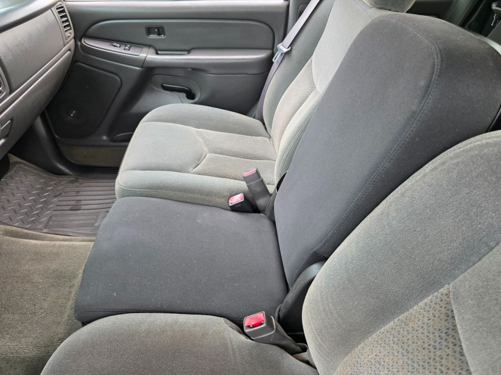 2004 Chevrolet Silverado 1500 Image 29