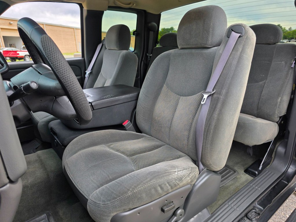 2004 Chevrolet Silverado 1500 Image 30