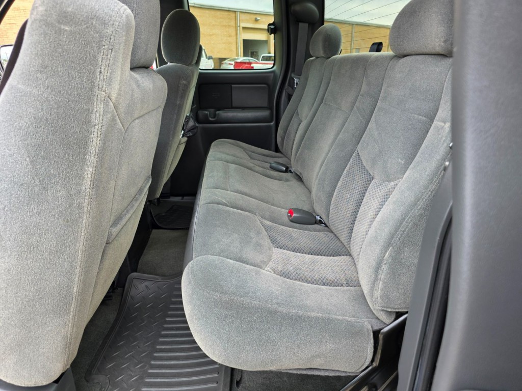 2004 Chevrolet Silverado 1500 Image 31
