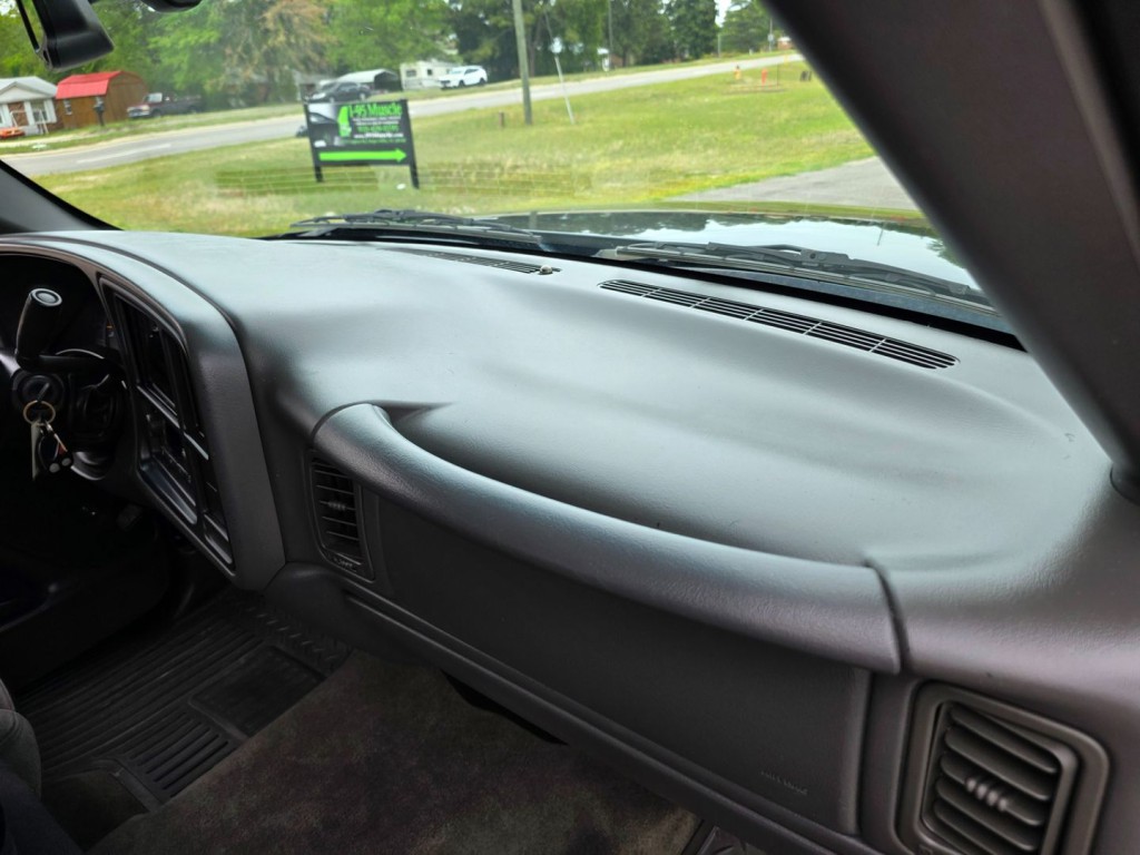 2004 Chevrolet Silverado 1500 Image 38