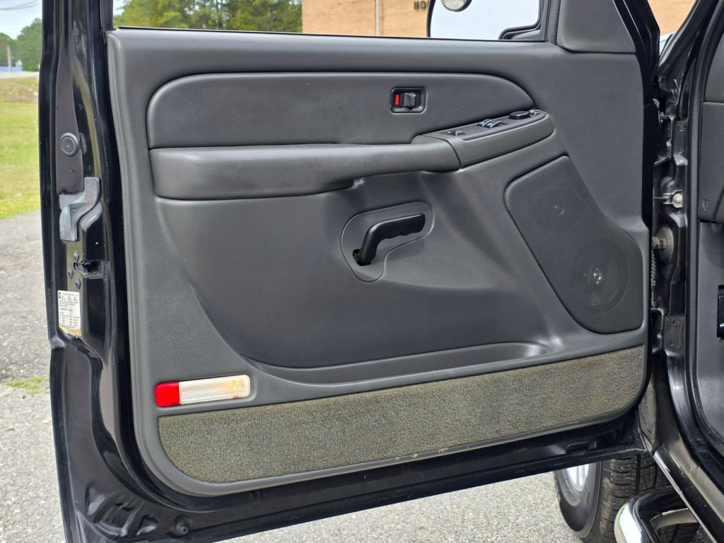2004 Chevrolet Silverado 1500 Image 42