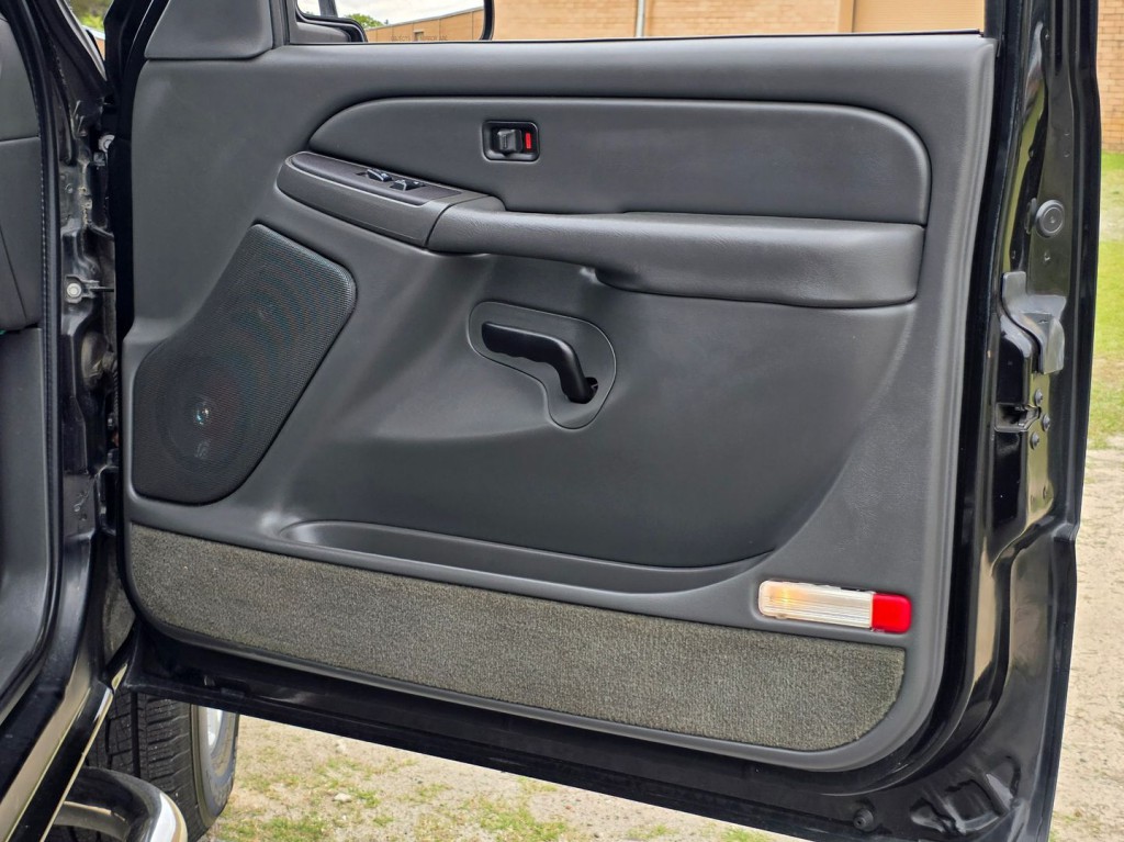 2004 Chevrolet Silverado 1500 Image 43