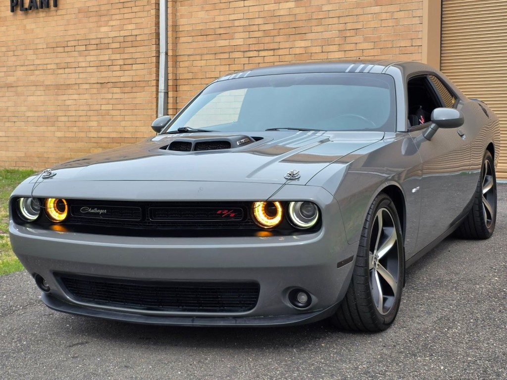 2017 Dodge Challenger Image 2