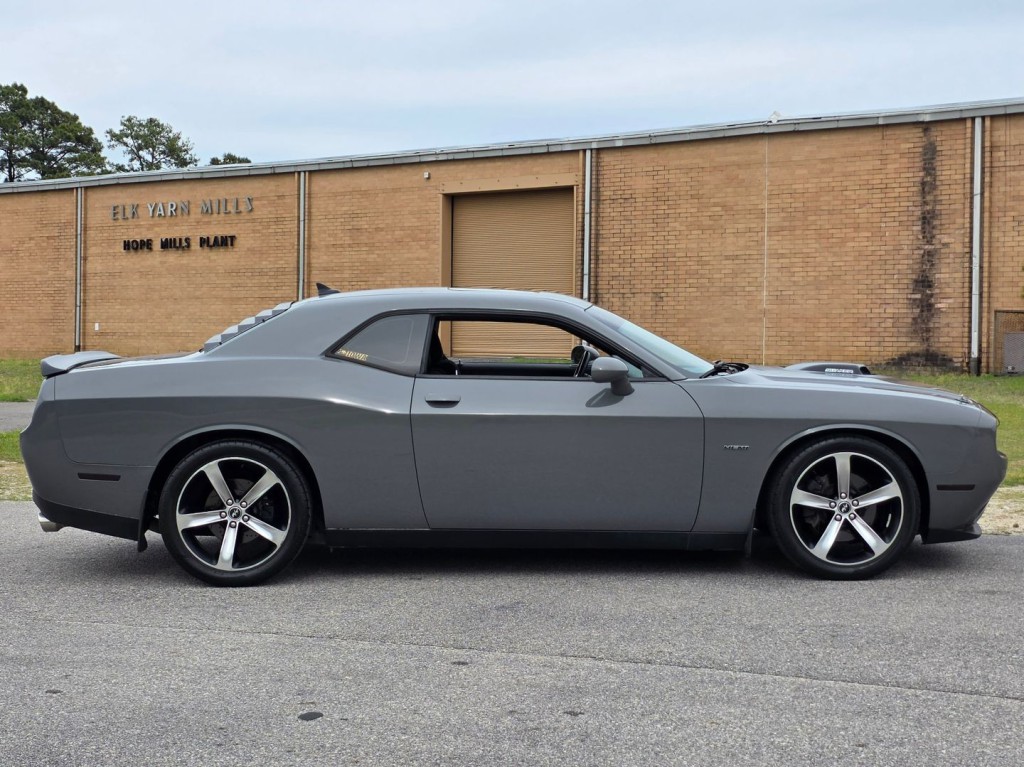 2017 Dodge Challenger Image 6