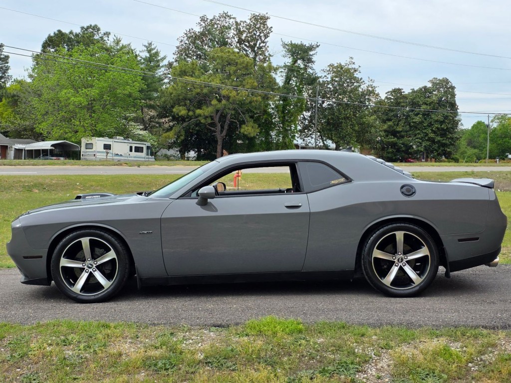 2017 Dodge Challenger Image 12