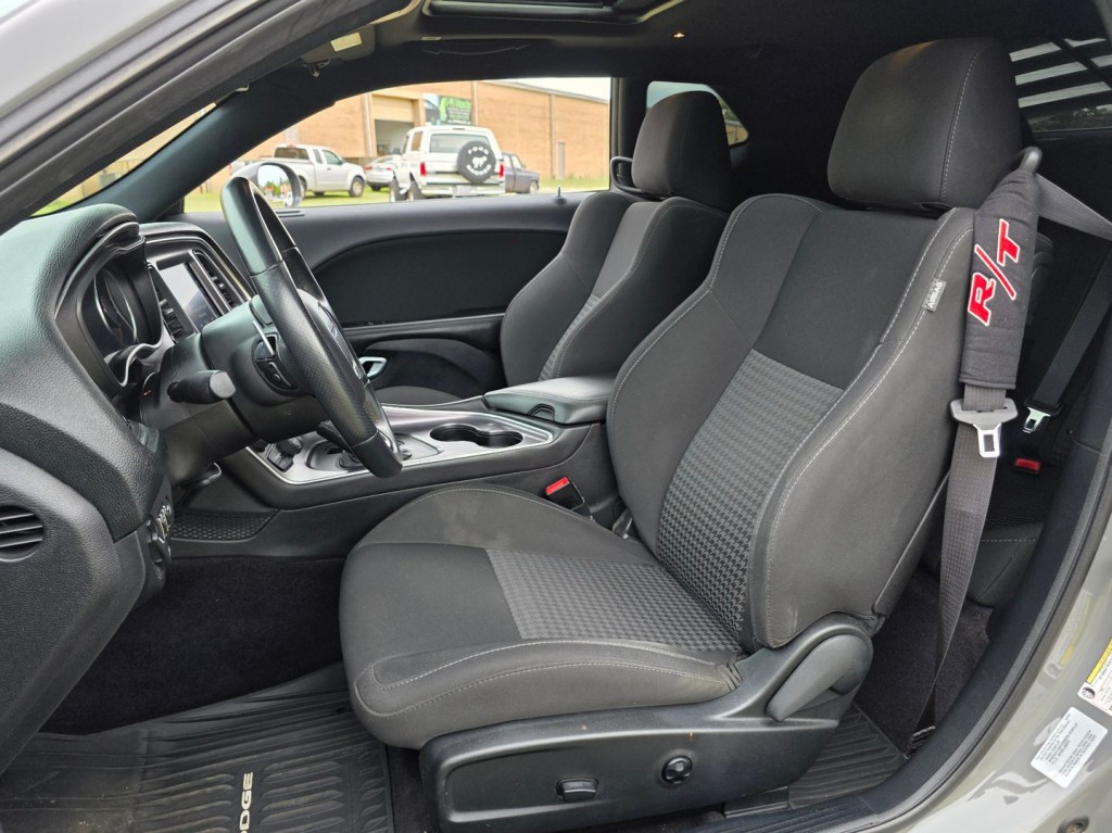 2017 Dodge Challenger Image 14