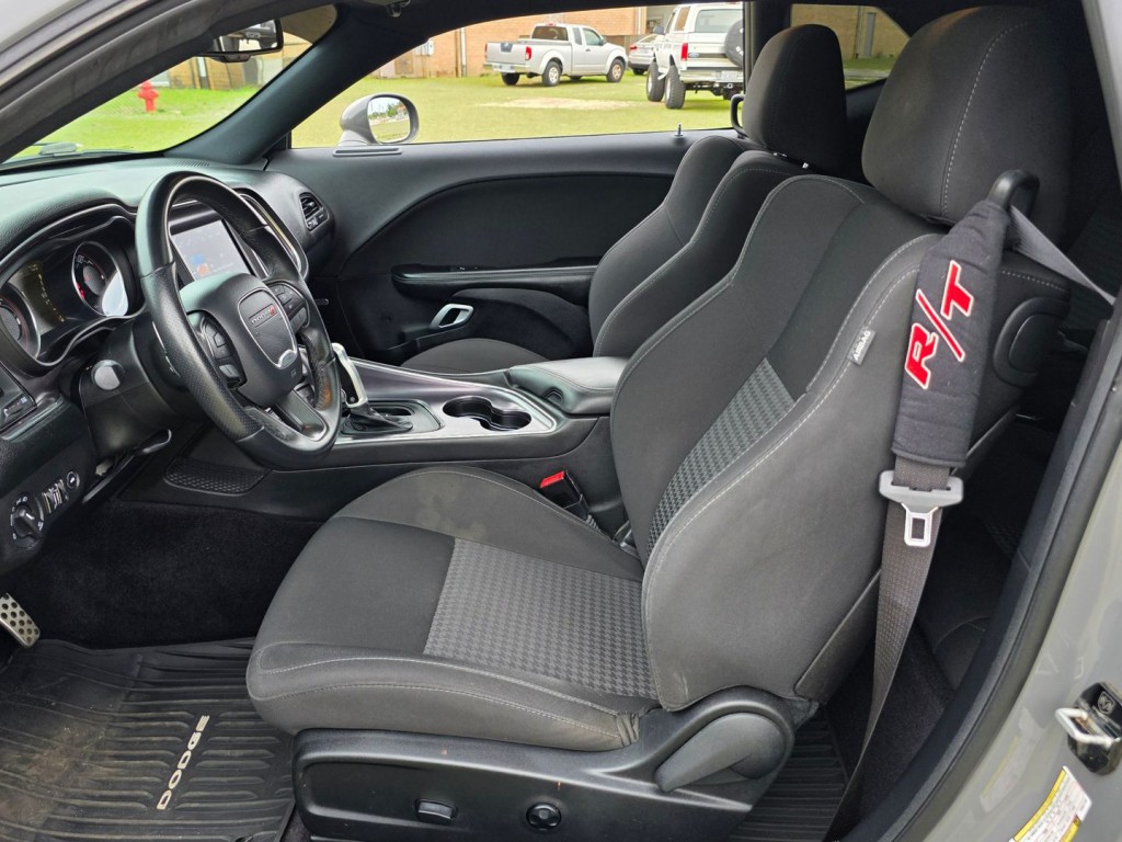 2017 Dodge Challenger Image 15