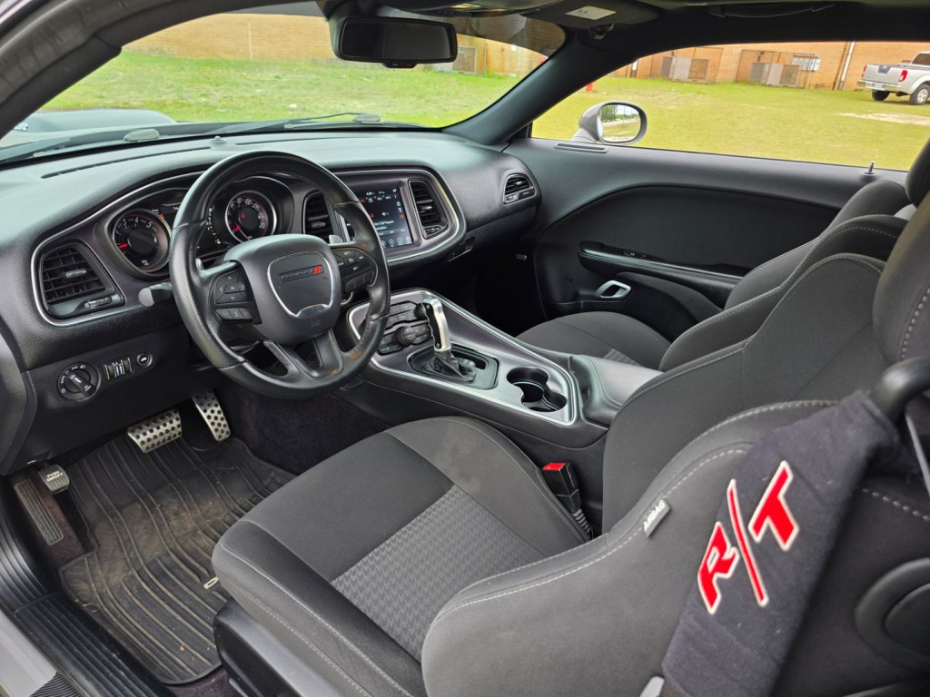 2017 Dodge Challenger Image 16