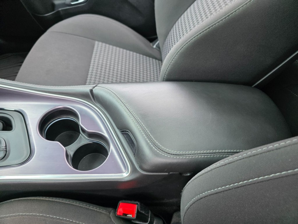 2017 Dodge Challenger Image 26