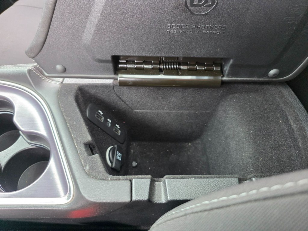 2017 Dodge Challenger Image 27