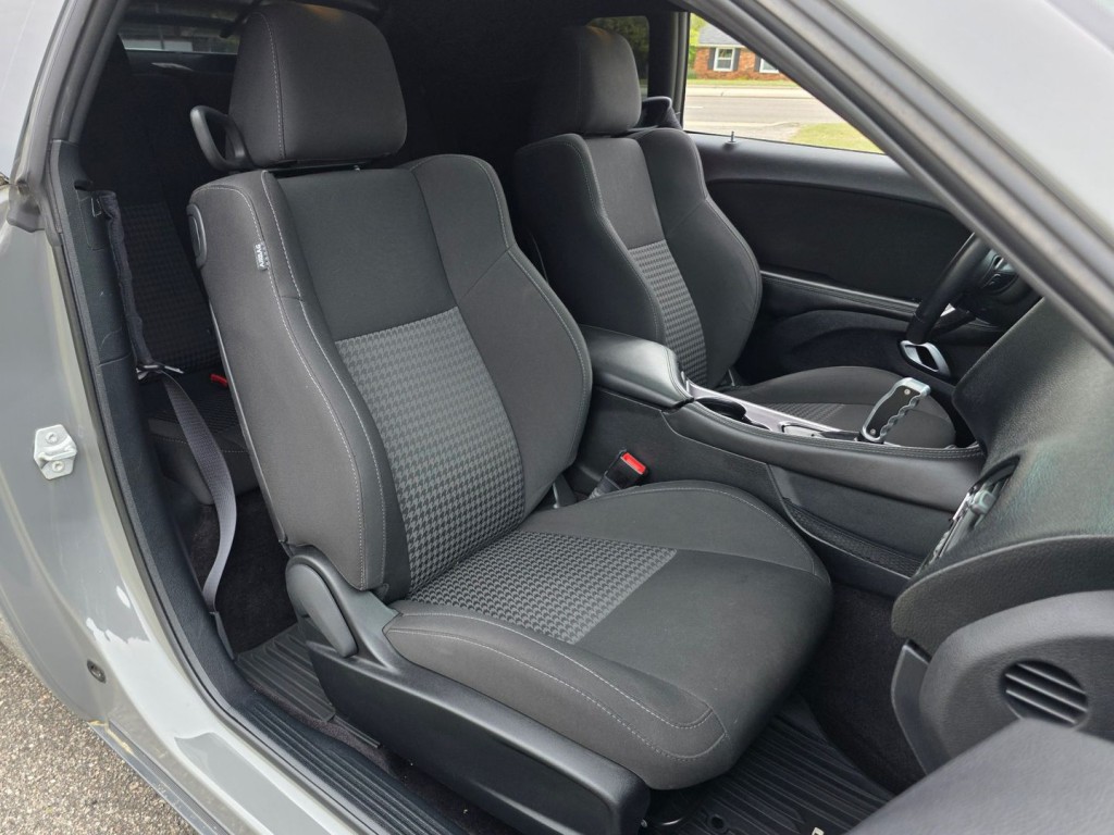 2017 Dodge Challenger Image 31