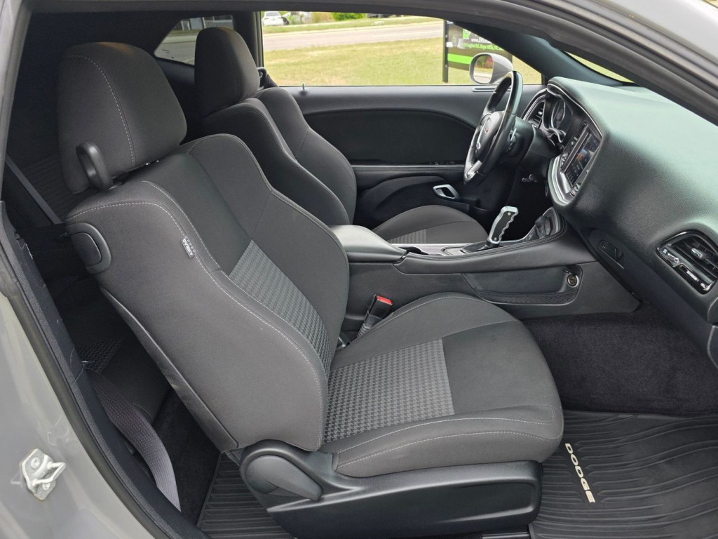 2017 Dodge Challenger Image 32