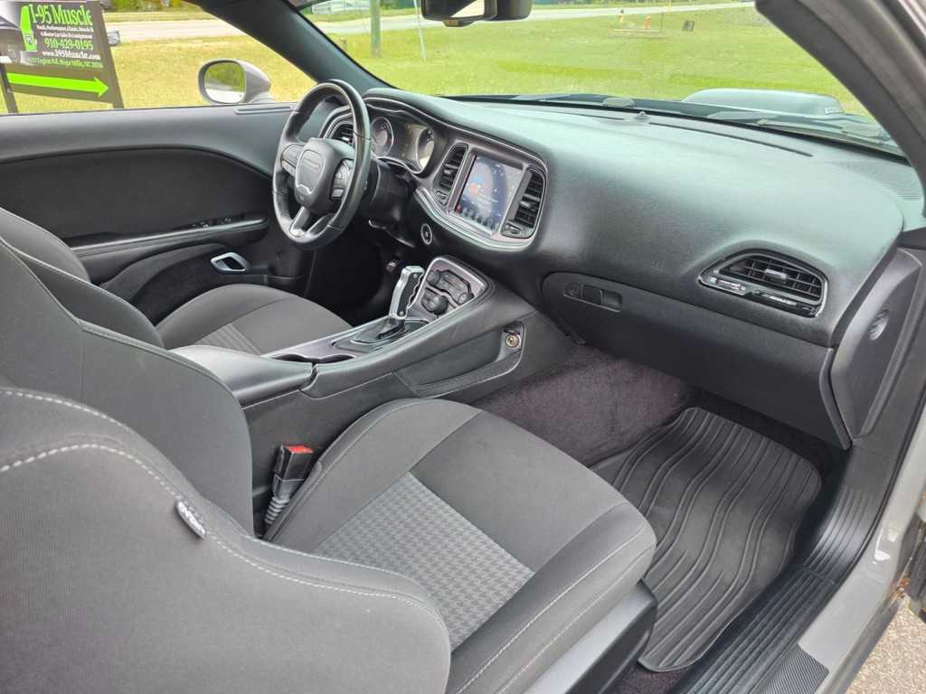 2017 Dodge Challenger Image 33