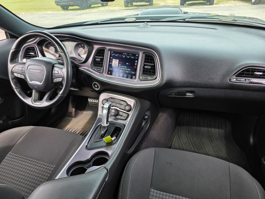 2017 Dodge Challenger Image 34