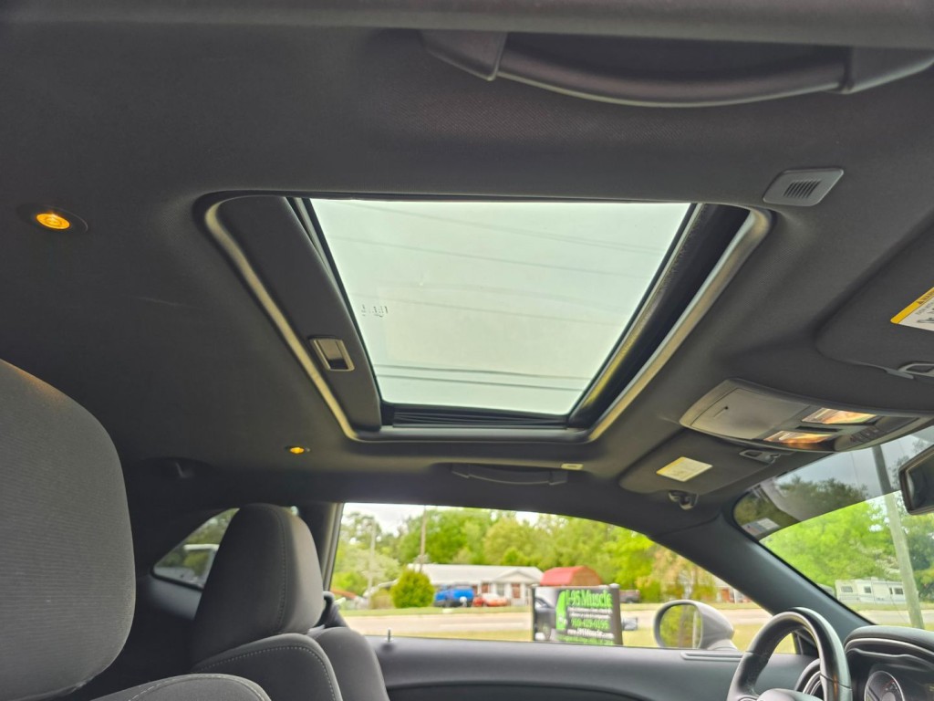 2017 Dodge Challenger Image 38