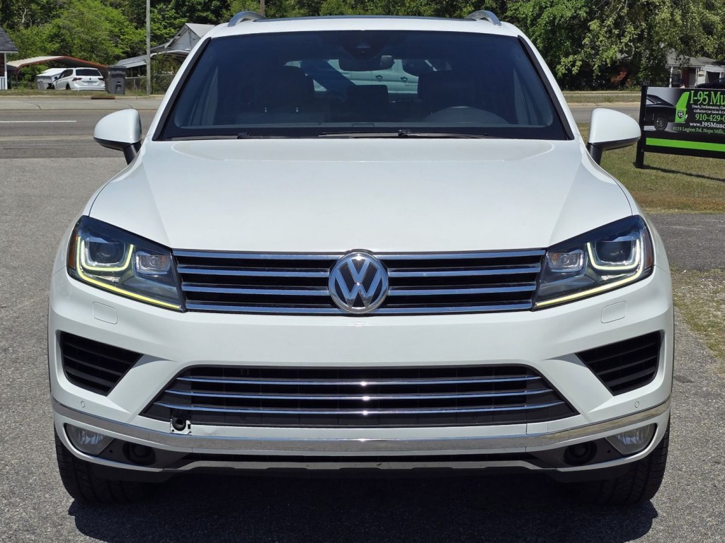 2017 Volkswagen Touareg Image 3